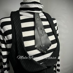 Kožna kravata sa spajkovima