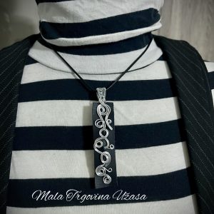 Lančić sa kožnim privjeskom