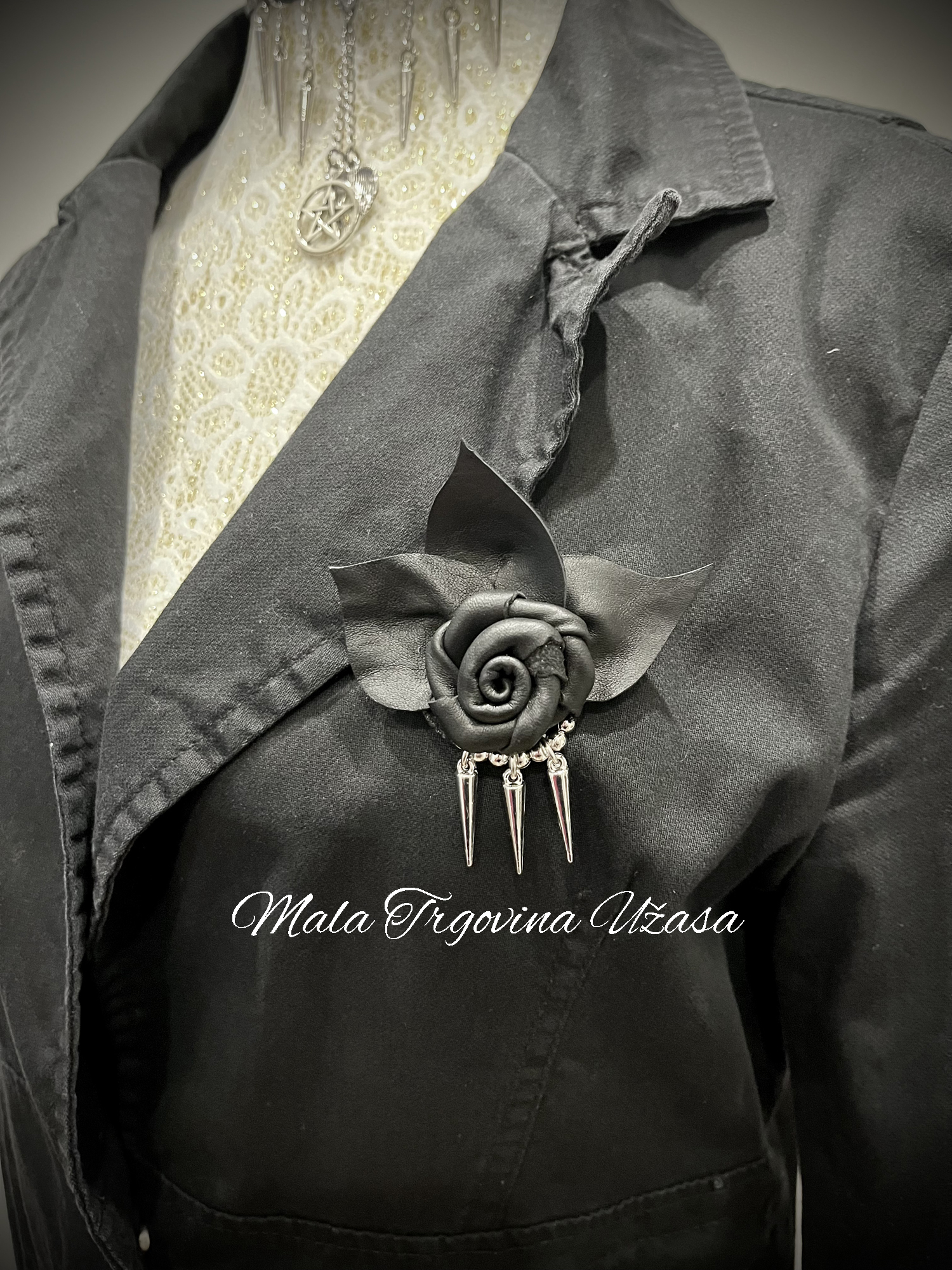 Broš Kožna Ruža sa spajkovima